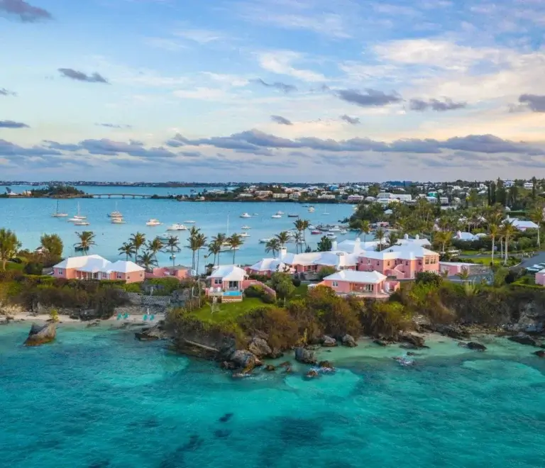 Bermuda: Beyond the Triangle – A Paradise of Pink Sand and Enchanting Mysteries 🌺